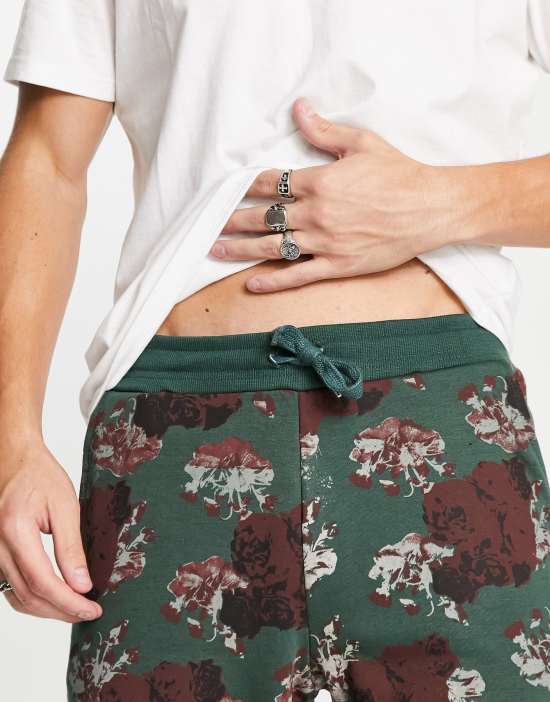 https://images.asos-media.com/products/bolongaro-trevor-floral-shorts-in-brown-part-of-a-set/202230108-2?$n_550w$&wid=550&fit=constrain