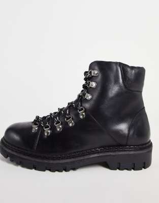 trevor boots in ivory leather