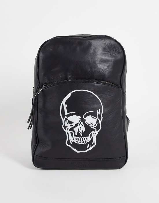 https://images.asos-media.com/products/bolongaro-trevor-leather-skull-backpack-in-black/202346633-1-black?$n_550w$&wid=550&fit=constrain