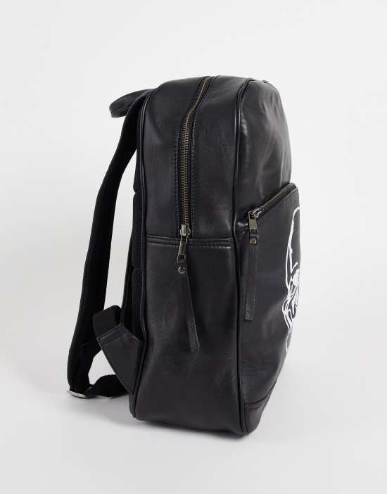 https://images.asos-media.com/products/bolongaro-trevor-leather-skull-backpack-in-black/202346633-3?$n_550w$&wid=550&fit=constrain