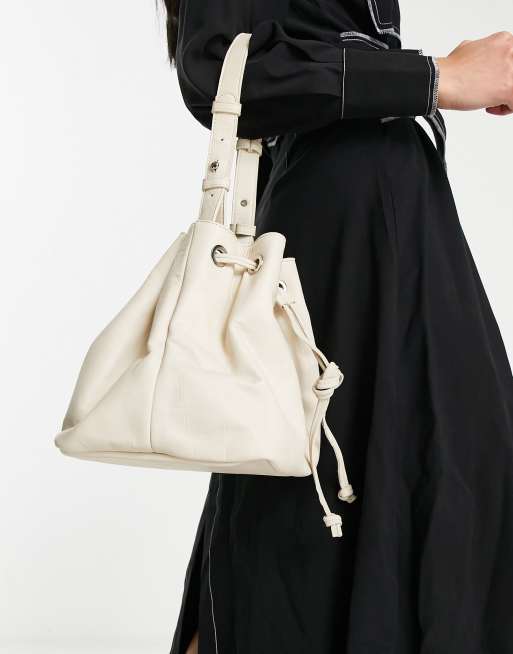 The BAGGU Drawstring Bucket Bag Is a Great Everyday Bag