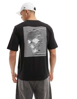 lined white t shirt