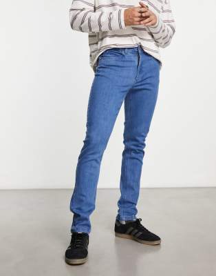 skinny jeans in mid blue