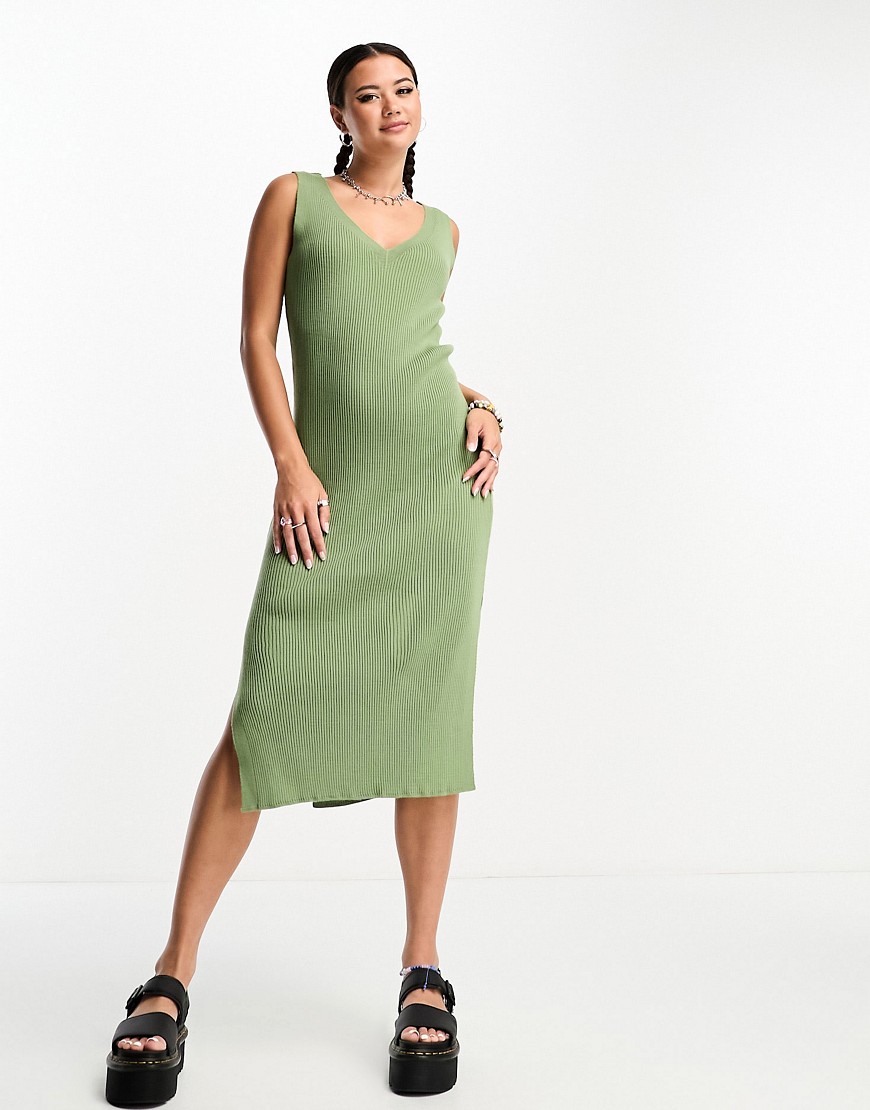 v-neck knit midi dress in olive-Green