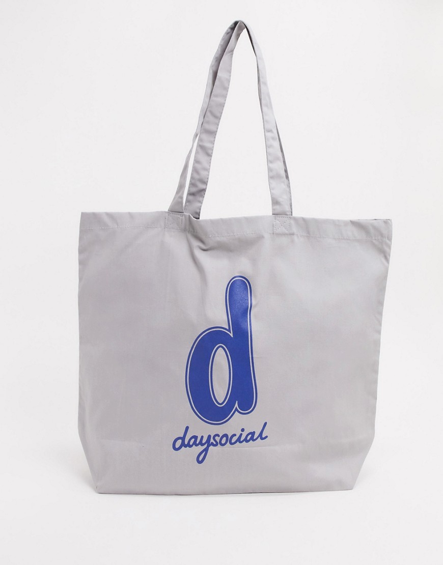 фото Большая серая сумка-шоппер с принтом asos daysocial-серый asos day social