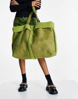 Женские сумки  Asos Большая сумка-тоут оливкового цвета с отделкой искусственным мехом Topshop-Зеленый цвет