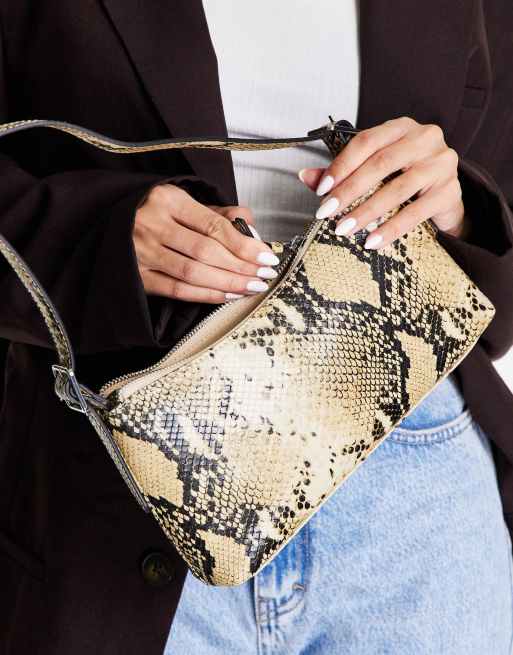 Bolso baguette con estampado de serpiente de NA KD ASOS