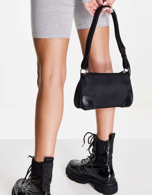 Bolso baguette negro con detalle de cuero sintético de NA-KD, 2 de 4