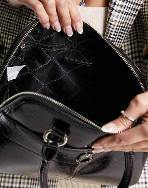 Bolso bandolera negro con asa en la parte superior de Steve Madden, 3 de 4