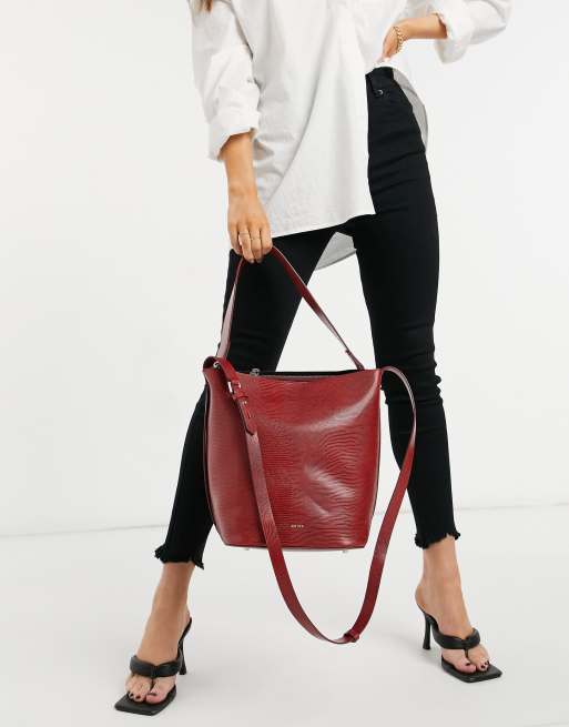Bolso bombonera color ahumado efecto lagarto Hudson de Reiss