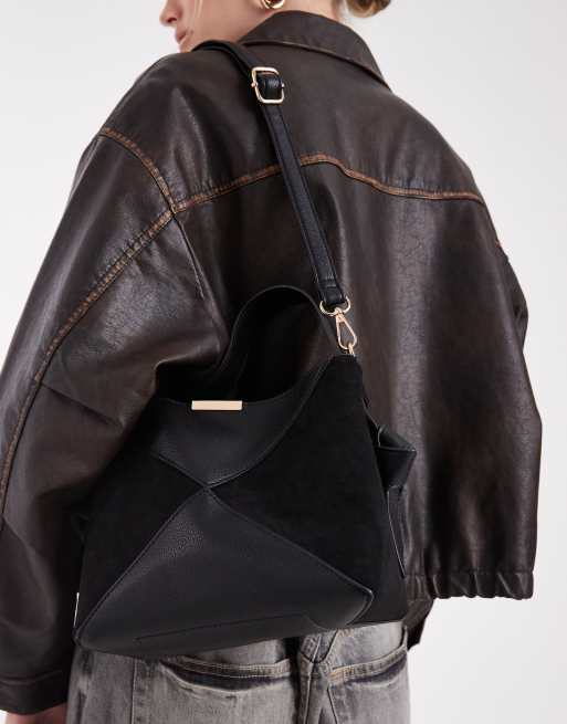 Bolso bombonera negro con diseño de paneles de antelina de New Look, 2 de 4