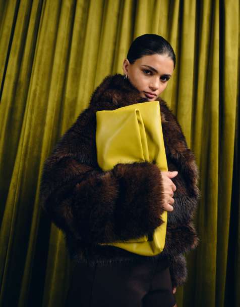 Bolso clutch amarillo verdoso alargado de ASOS DESIGN - view 1