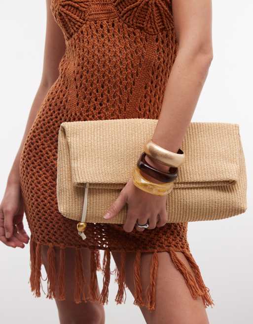 Bolso clutch beis alargado de paja con detalle de esfera de ASOS DESIGN, 2 de 4