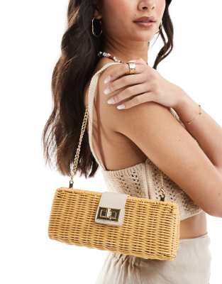 Bolso clutch beis de rafia con hebilla de Mango 