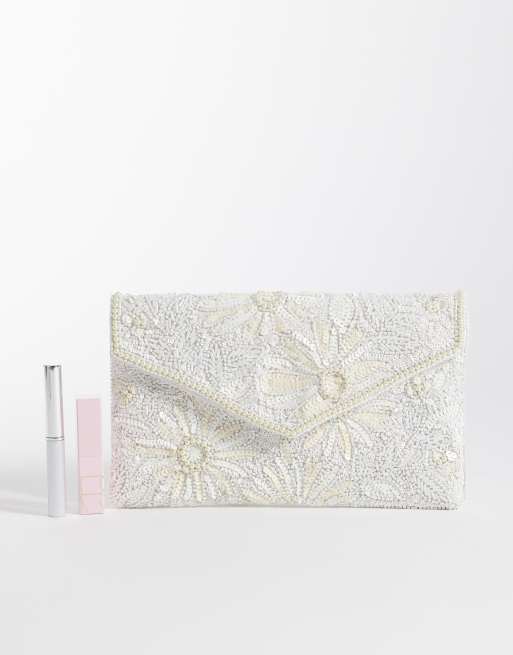 Bolso clutch blanco estilo sobre con diseño adornado de flores de True Decadence, 2 de 4