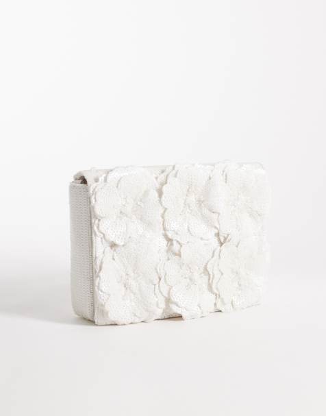Bolso clutch blanco plegado con detalle de flor tridimensional de Accessorize - view 1