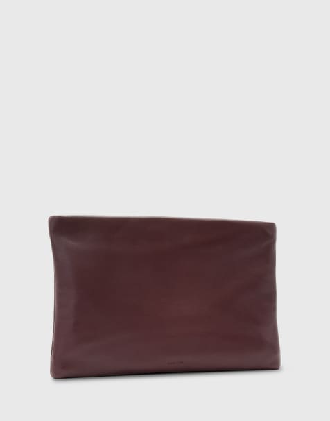 Bolso clutch burdeos con cremallera de cuero Bettina de AllSaints - view 1