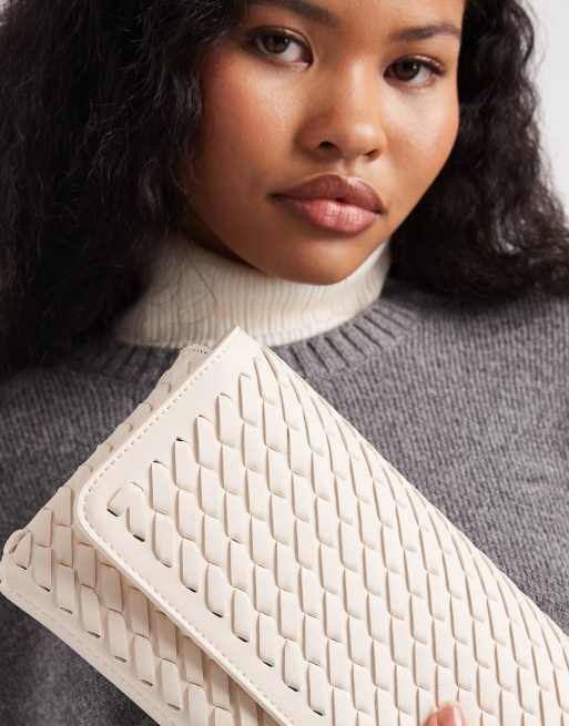 Bolso clutch color crema de tejido entretejido de Glamorous, 2 de 4