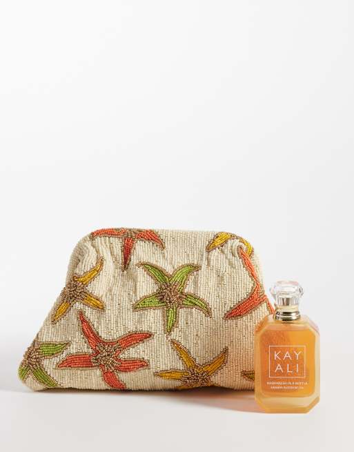 Bolso clutch color crema estilo cojín con diseño de estrellas de mar de abalorios de True Decadence, 4 de 4