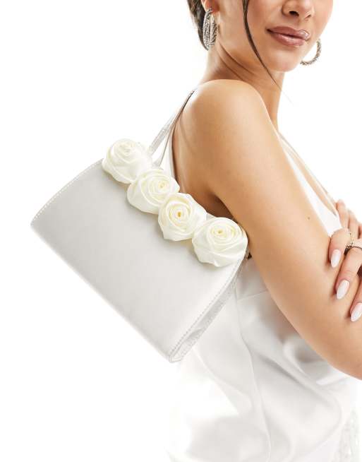 Bolso clutch de novia color crema con rosas de satén de True Decadence, 2 de 4