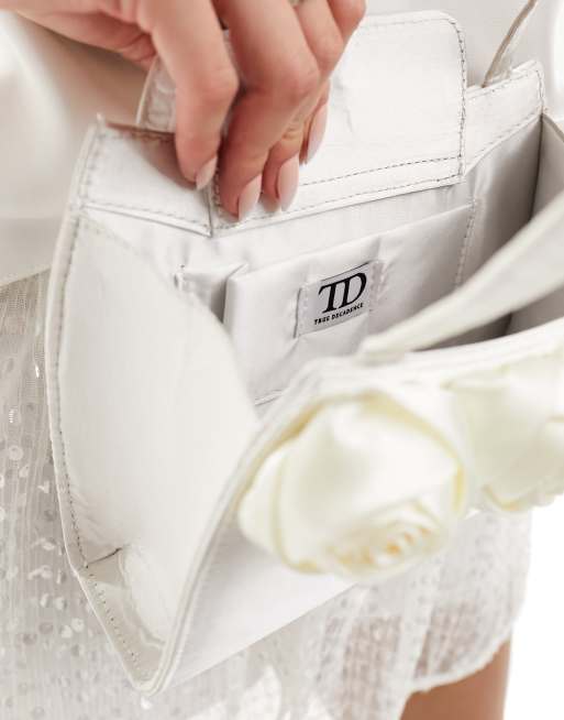 Bolso clutch de novia color crema con rosas de satén de True Decadence, 3 de 4