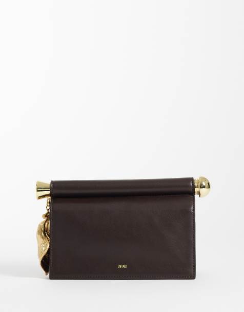 Bolso clutch marrón oscuro con adorno colgante de metal Holly de JW PEI - view 1