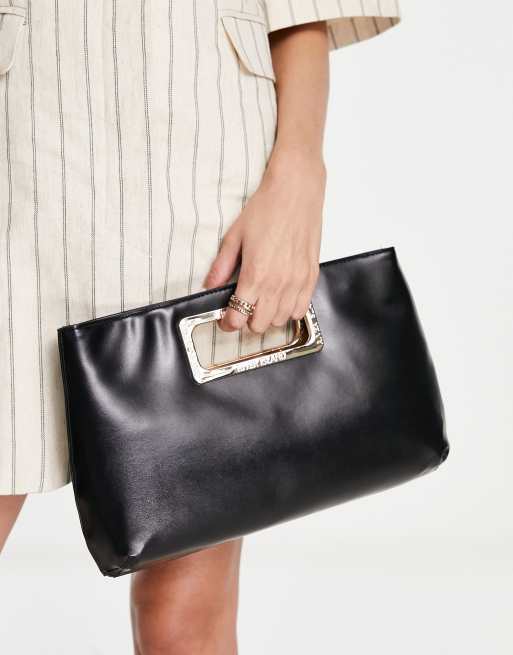 Bolso clutch negro con asa de mano de metal de River Island