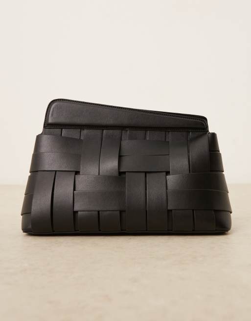 Bolso clutch negro con diseño entretejido asimétrico de ASOS DESIGN, 2 de 4