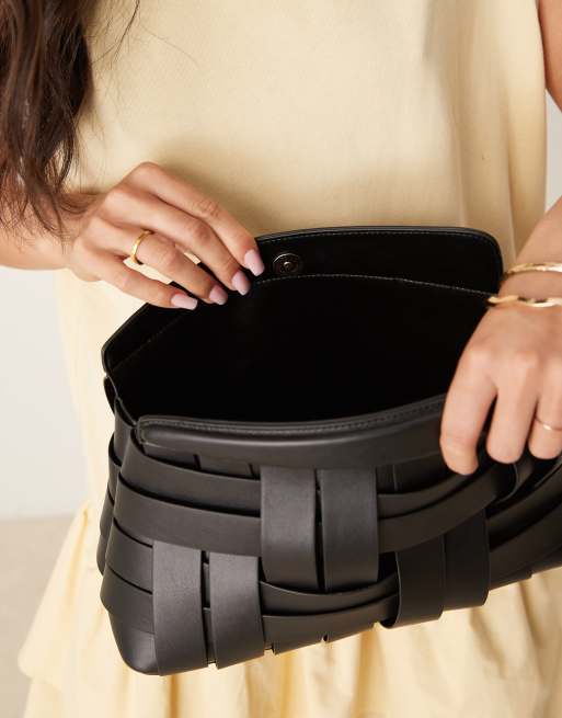 Bolso clutch negro con diseño entretejido asimétrico de ASOS DESIGN, 3 de 4