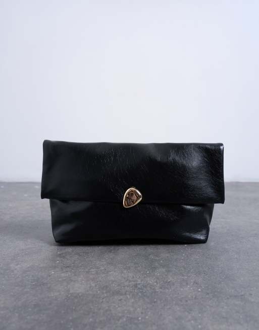 Bolso clutch negro plegado con herraje Gaia de Topshop, 3 de 4