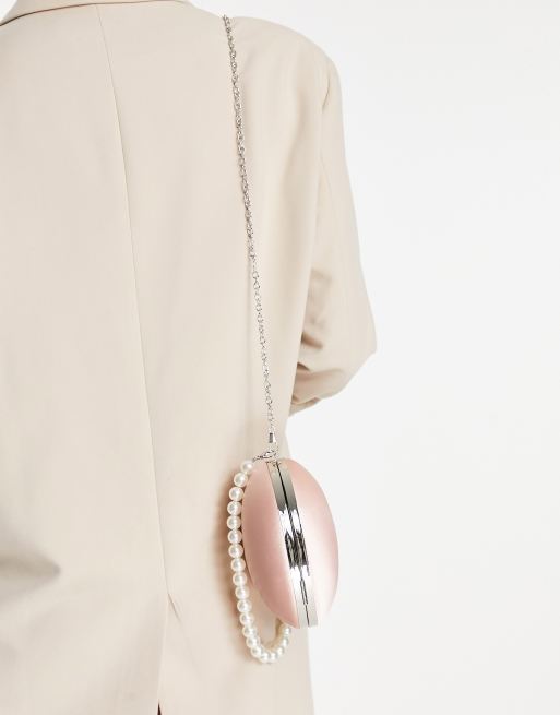 Bolso clutch rosa de satén con diseño en forma de corazón y asa de perlas de imitación exclusivo de True Decadence , 4 de 4