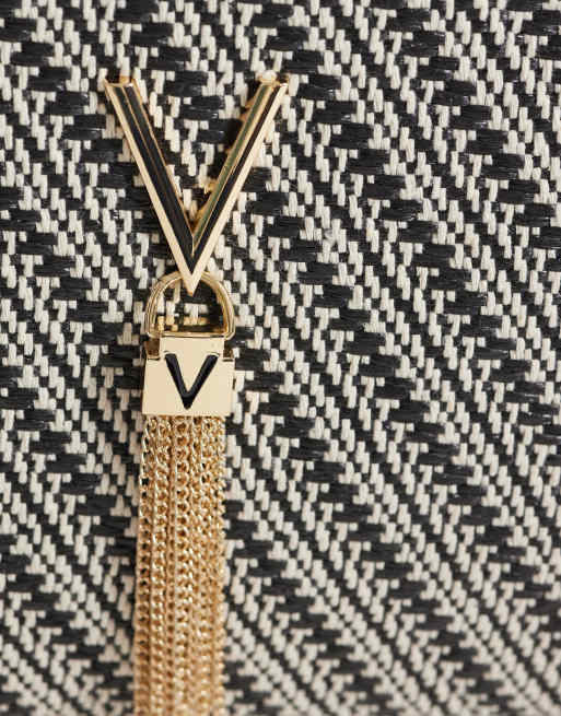 Bolso clutch veraniego a rayas monocromáticas Divina de Valentino, 3 de 4