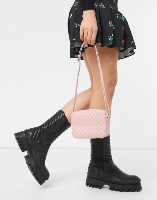 Bolso de color rubor acolchado con diseño cuadrado de ASOS DESIGN