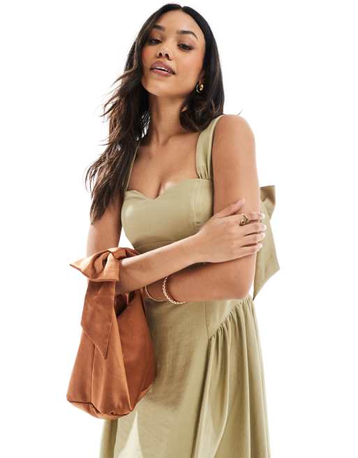 Bolso de dama de honor color óxido con detalle de lazo de satén de Six Stories