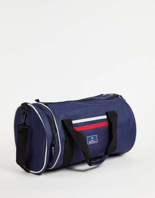 Bolso de deporte azul marino con detalle de rayas de Ben Sherman