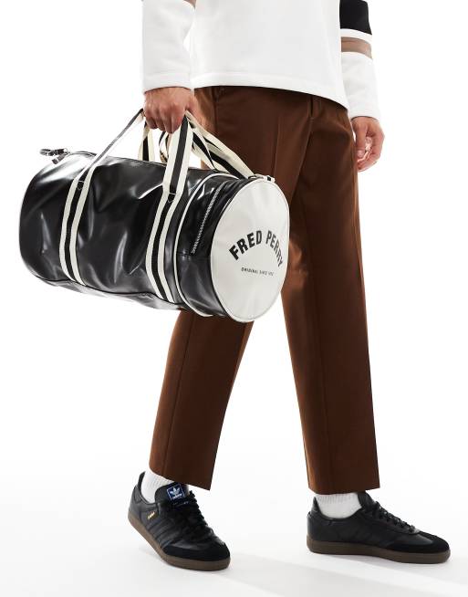 Bolso de deporte negro y color crudo clasico de Fred Perry ASOS