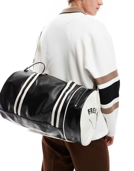 Bolso de deporte negro y color crudo clasico de Fred Perry ASOS