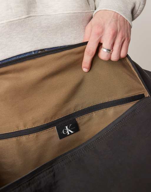 Bolso de fin de semana grande negro de nailon de Calvin Klein Jeans, 2 de 4