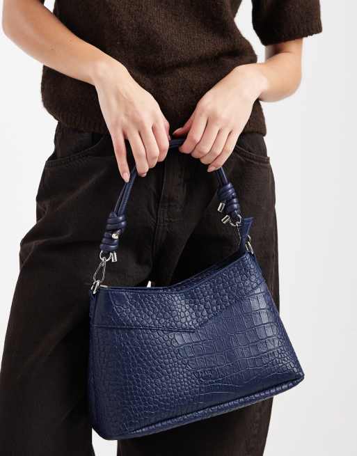 Bolso de hombro azul marino efecto piel de cocodrilo con parte superior de pico y correa de bandolera de PASQ, 3 de 4