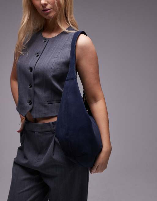 Bolso de hombro azul marino holgado y curvado de ante de ARKET, 4 de 4