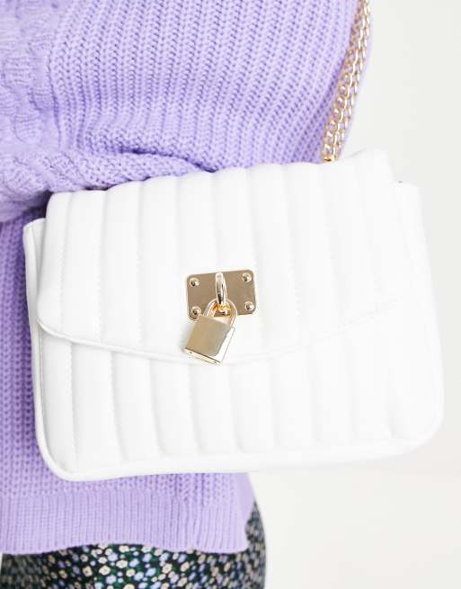 Bolso de hombro blanco acolchado con correa ajustable y candado de ASOS DESIGN , 4 de 4