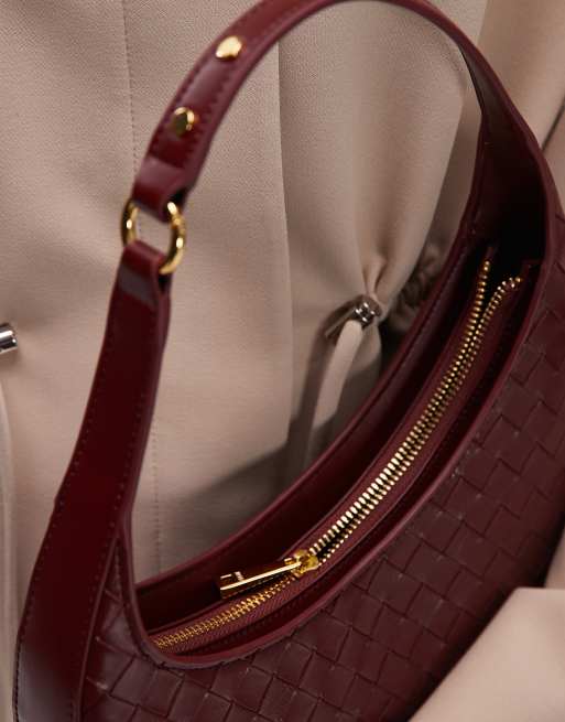 Bolso de hombro burdeos asimétrico con diseño entretejido Harlee de JW PEI , 3 de 4