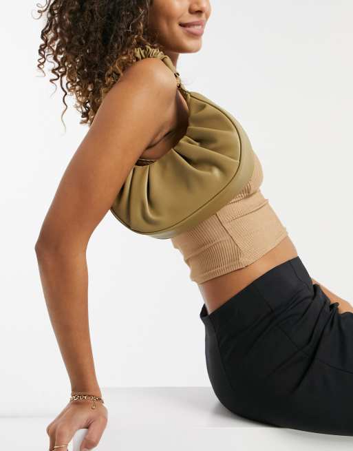 Bolso de hombro caqui con asa fruncida de Mango