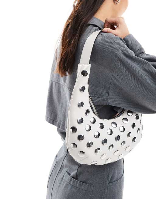 Bolso de hombro color piedra curvado con tachuelas planas de ASOS DESIGN, 4 de 4