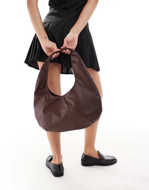 Bolso de hombro grande marrón oscuro con diseño entretejido de Glamorous , 4 de 4