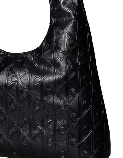 Bolso de hombro grande negro con logo en relieve de Calvin Klein, 2 de 5