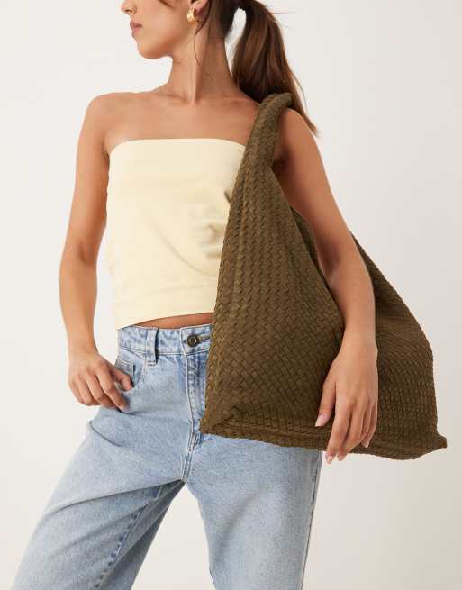 Bolso de hombro grande verde caqui oscuro flexible con diseño entretejido de Gina Tricot