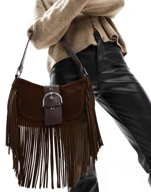 Bolso de hombro marrón chocolate con detalle de hebilla y flecos de ante de ASOS DESIGN, 2 de 4