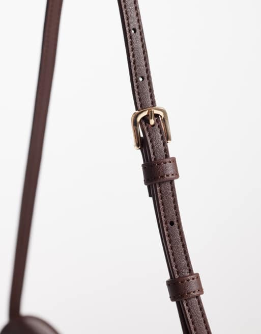 Bolso de hombro marrón chocolate estrecho estilo sobre de ASOS DESIGN, 3 de 4