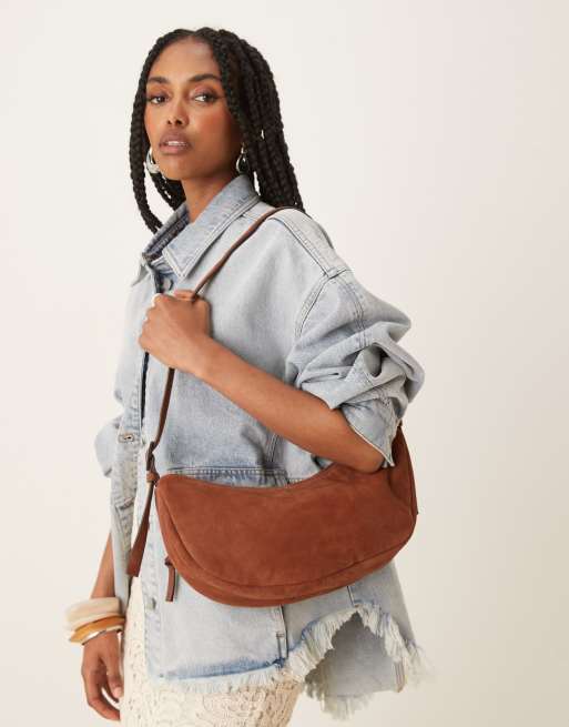 Bolso de hombro marrón con diseño semicircular de ante Tacey de Becksondergaard, 2 de 5